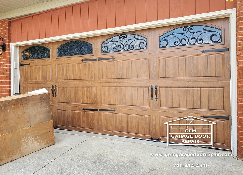 Wood look insulated garage door